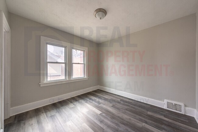 3317 W 99th St-Unit -Upper Unit in Cleveland, OH - Building Photo - Building Photo