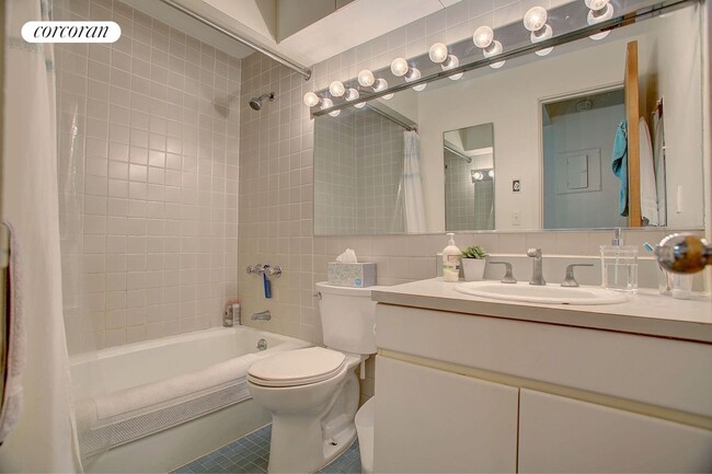 423 Amsterdam Ave in New York, NY - Building Photo - Building Photo