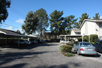 Garden Court Apartments in San Jose, CA - Building Photo - Building Photo