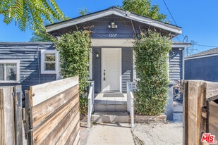 1037 Blake Ave in Los Angeles, CA - Building Photo