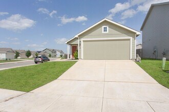 214 Expedition Way in San Antonio, TX - Building Photo - Building Photo