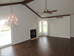 1600 Stonecrest Dr in Rochester Hills, MI - Building Photo - Building Photo