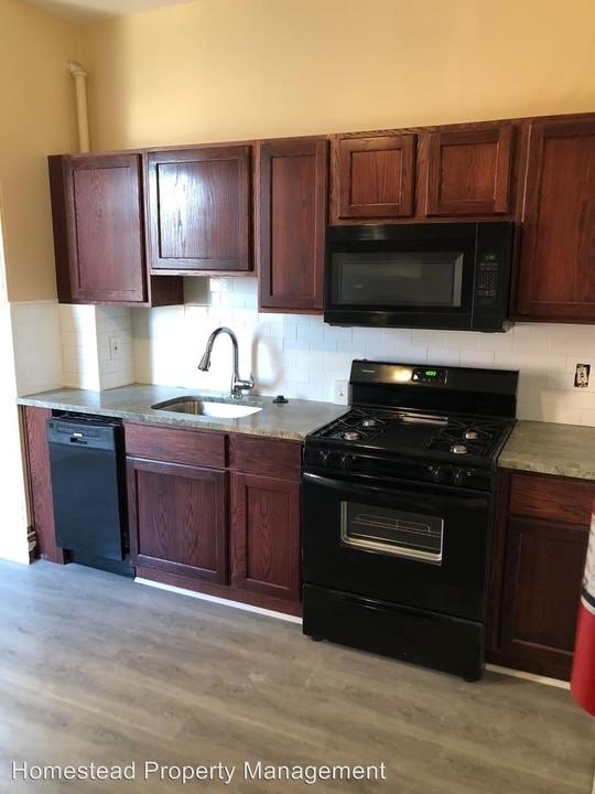 623 W Main St in Norristown, PA - Building Photo