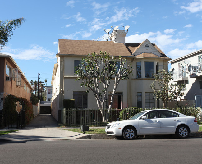 1811 N. Garfield Pl. in Los Angeles, CA - Foto de edificio - Building Photo