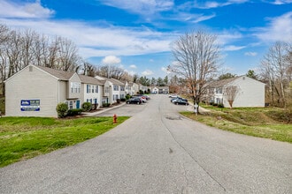 Del Ray Townhomes in Lynchburg, VA - Foto de edificio - Building Photo