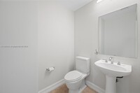 3330 NE 190th St, Unit 2010 in Aventura, FL - Building Photo - Building Photo