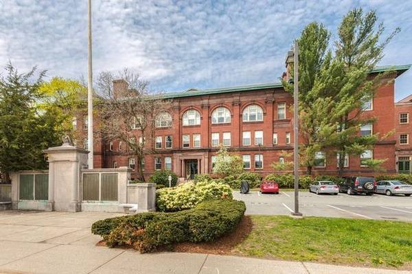 48 Forest St, Unit 106 in Medford, MA - Building Photo - Building Photo