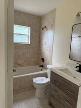 6153 Moonbeam Dr in Greenacres, FL - Foto de edificio - Building Photo
