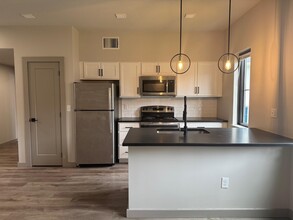 472 Maple St in Poughkeepsie, NY - Building Photo - Building Photo
