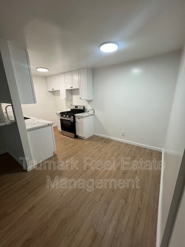 2719 Montrose Ave in Glendale, CA - Building Photo - Building Photo