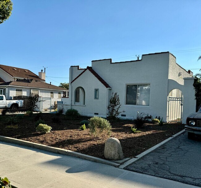 911 N Rose St-Unit -1 in Burbank, CA - Building Photo - Building Photo