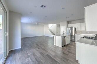 10260 Bark Pine Ct in Las Vegas, NV - Building Photo - Building Photo