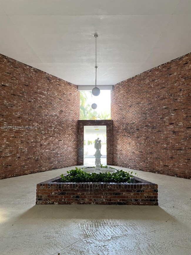 6505 Winfield Blvd in Margate, FL - Foto de edificio - Building Photo
