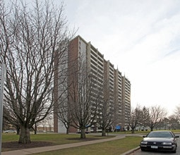 Bentley Apartments in Toronto, ON - Building Photo - Building Photo