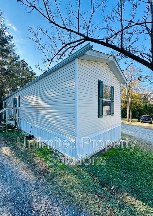 9765 Old Mill Rd in Navassa, NC - Building Photo