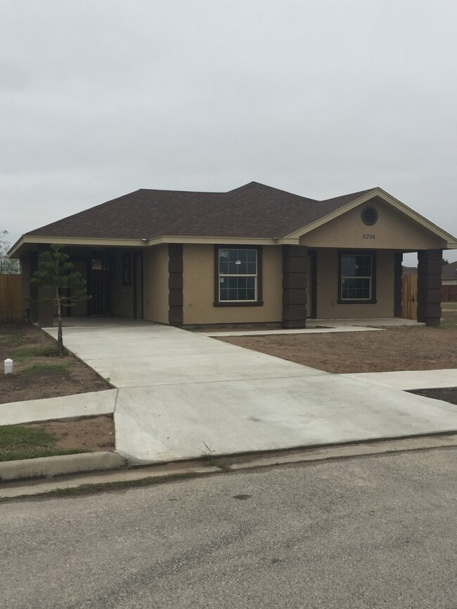6256 Panther Dr in Brownsville, TX - Foto de edificio - Building Photo