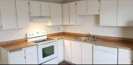 3201 Peterkin Ave in Anchorage, AK - Building Photo - Building Photo