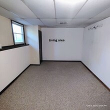 124 Mammoth Rd in Londonderry, NH - Foto de edificio - Building Photo