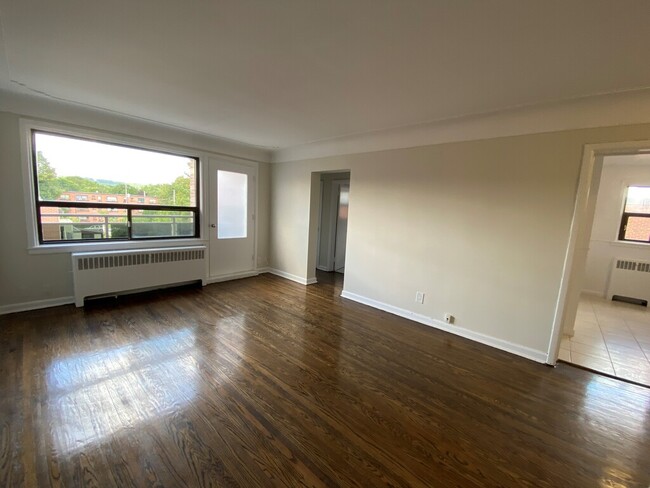 Grant & Don in Hamilton, ON - Building Photo - Building Photo