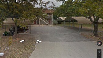 303 Algerita Dr, Unit C in Georgetown, TX - Building Photo