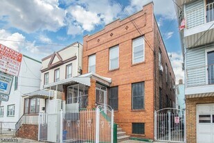92 Mallory Ave in Jersey City, NJ - Building Photo