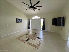 8293 Tahiti Rd in Ft. Myers, FL - Building Photo - Building Photo