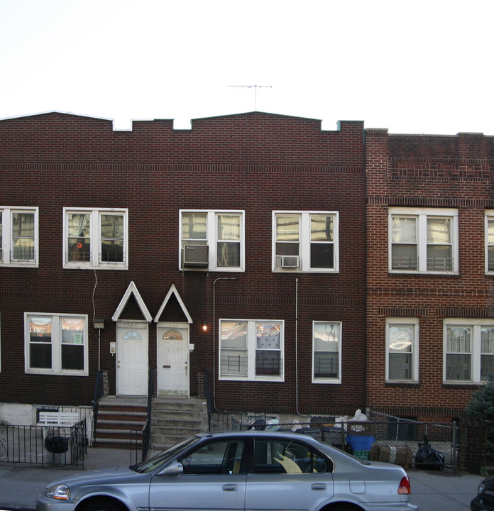 1523 McDonald Ave in Brooklyn, NY - Foto de edificio