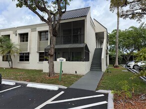 7949 SW 104th St in Miami, FL - Building Photo - Building Photo
