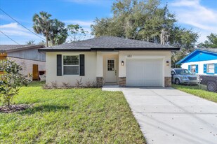 652 Kensington St in Eustis, FL - Building Photo