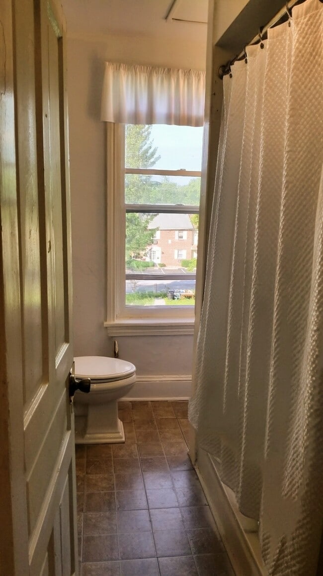 615 S Matlack St in West Chester, PA - Foto de edificio - Building Photo