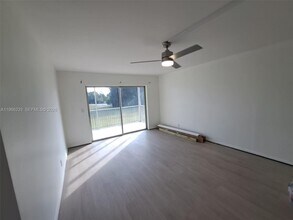 5100 SW 90th Ave in Cooper City, FL - Foto de edificio - Building Photo