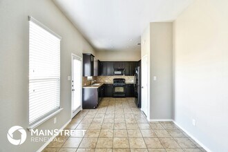 6523 Candlecrest Ct in San Antonio, TX - Foto de edificio - Building Photo