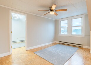 107 May St, Unit 107 May St Apt 2 in Biddeford, ME - Building Photo - Building Photo