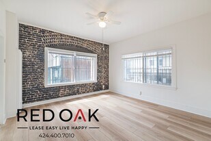 2933 W 8th St in Los Angeles, CA - Building Photo