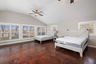 1012 Buerger Ln in Seguin, TX - Building Photo