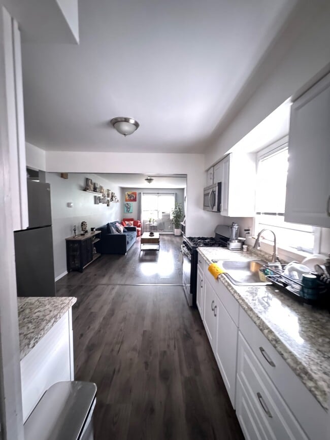 15704 17th Rd in Whitestone, NY - Building Photo - Building Photo