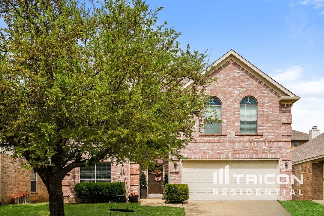 3705 Aldersyde Dr in Fort Worth, TX - Building Photo