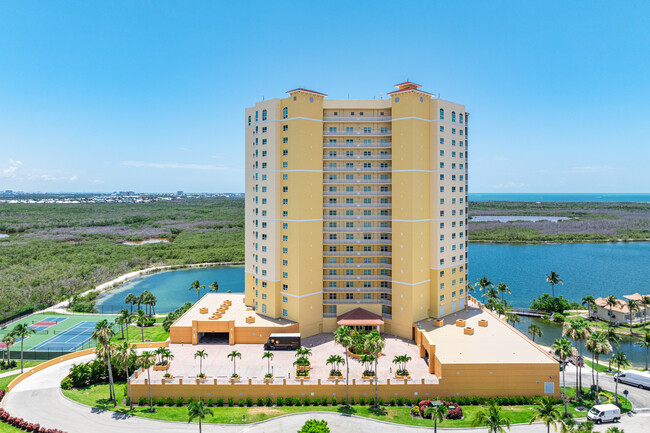 Mastique Towers in Ft. Myers, FL - Building Photo - Building Photo