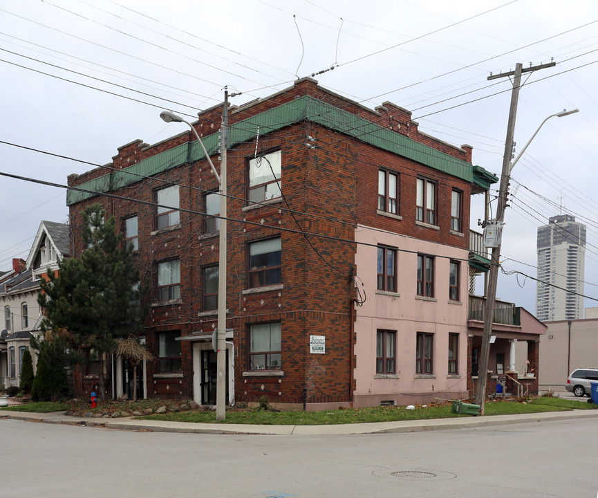 35-37 West Ave N in Hamilton, ON - Building Photo