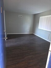 5421 Bermuda Dr, Unit A.  1st  Flr. in St. Louis, MO - Foto de edificio - Building Photo