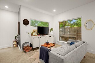 1413 Montopolis Dr in Austin, TX - Building Photo - Building Photo