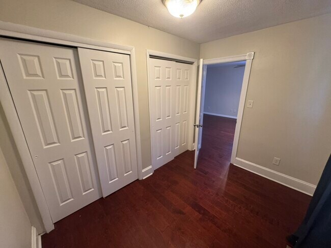 85 Lawn Park Ave in Lawrence Township, NJ - Building Photo - Building Photo