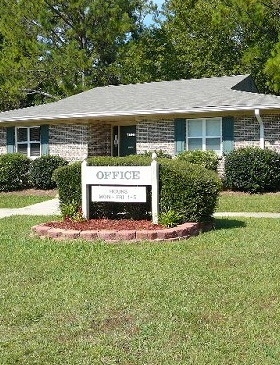 Eastwood Apartments in Heflin, AL - Building Photo