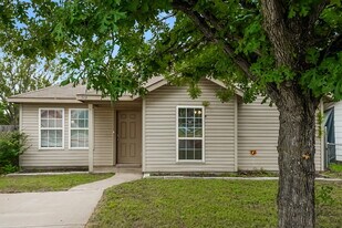 513 N Wood St in Denton, TX - Building Photo