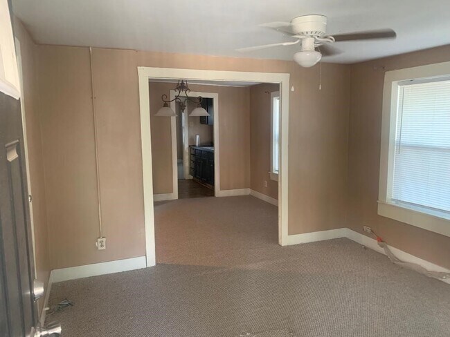 110 Peeples St in Navasota, TX - Building Photo - Building Photo