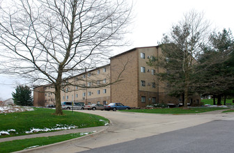 Leo Dugan Apartments in Cuyahoga Falls, OH - Building Photo - Building Photo