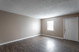 19-30 Iris Ln in Ringgold, GA - Building Photo - Building Photo
