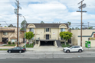 5949 Whitsett Ave in Valley Village, CA - Building Photo - Building Photo