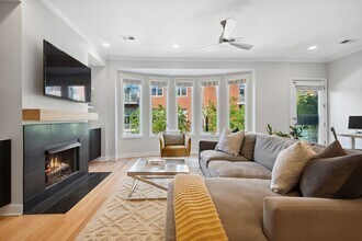 821 W Superior St in Chicago, IL - Building Photo - Building Photo