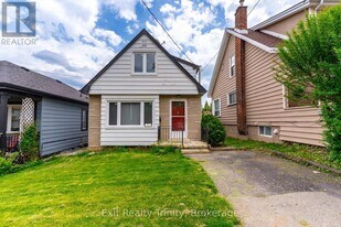 131 E 18th St in Hamilton, ON - Building Photo